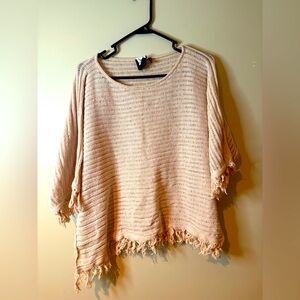 Anthropologie Akemi & Kin Blush Knit Split Hem Fringe Trim Poncho EUC